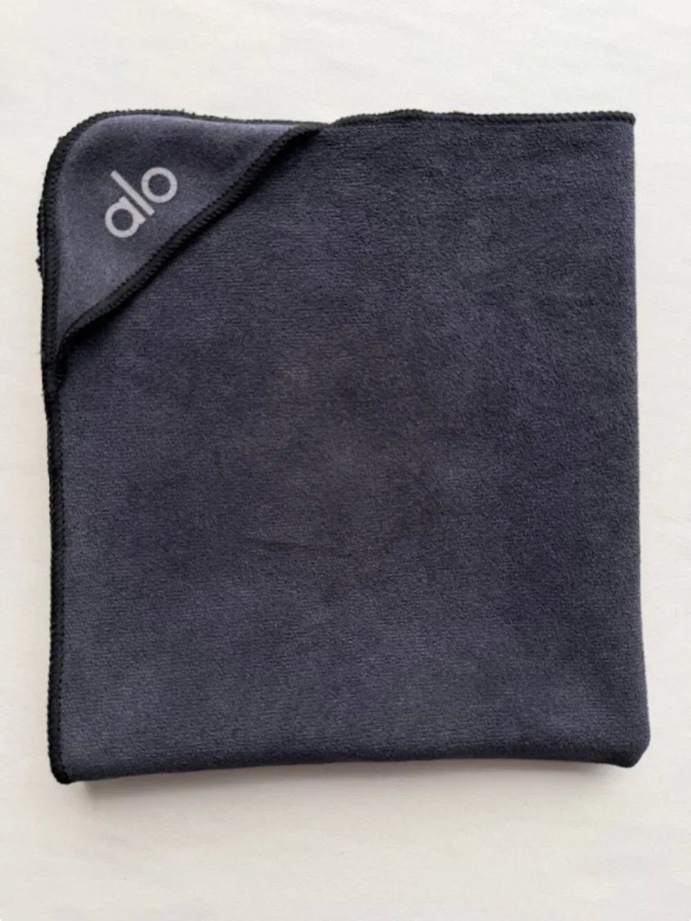 Alo Yoga Performance No Sweat Hand Towel Charcoal Gray Eclipse Black Pocket